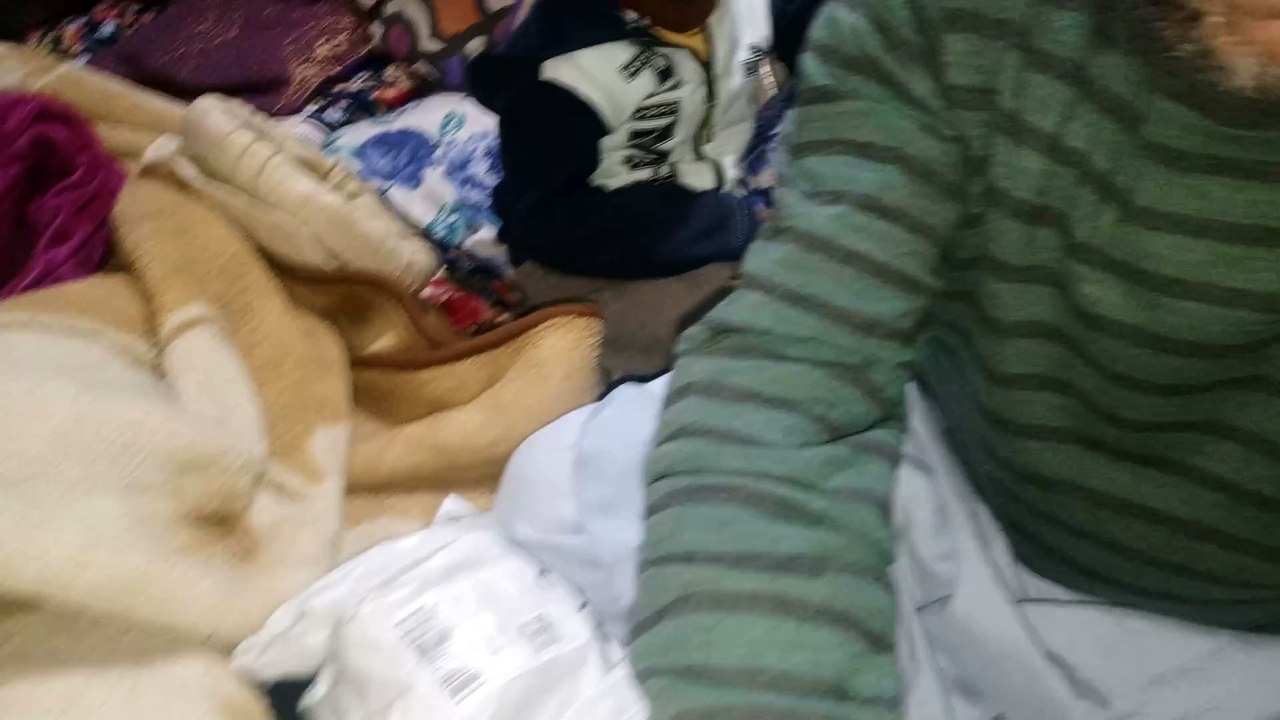 Parcel oppening