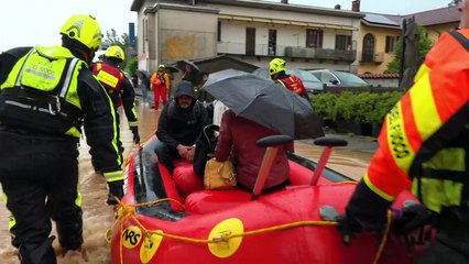 Alluvione Gessate, interventi senza sosta per i vvf sui gommoni