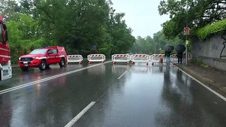 Esonda il Lambro a Monza, strade allagate e auto sommerse