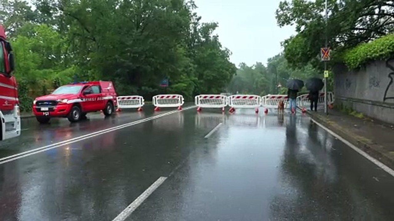 Esonda il Lambro a Monza, strade allagate e auto sommerse