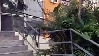 Guardas municipais flagram homem carregando peça de bueiro na Tijuca; vídeo