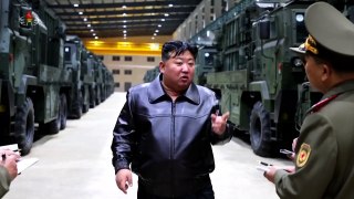 Kim inspeciona sistema de mísseis táticos e cita 'preparativos de guerra'