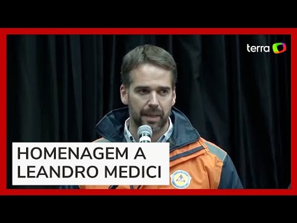 Eduardo Leite homenageia médico voluntário que morreu durante ajuda às vítimas no RS
