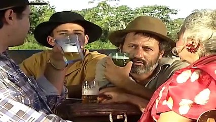 Novela O Rei do Gado (1996) - Pirilampo e Saracura se apresentam no barco e o show termina em confusão