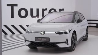 The all-new Volkswagen ID.7 GTX Tourer Design in Glacier White metallic