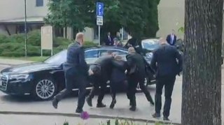 Slowakischer Regierungschef Fico nach Mordanschlag schwer verletzt