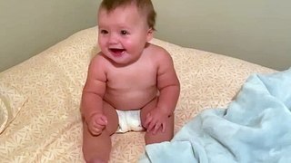 Baby has the most adorable laugh  (720p50)