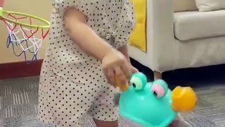 This crab is so fun Useful Baby Product & Toys 1213 (720p)