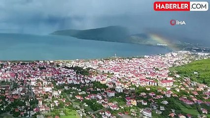 Yağmur ve dolu altında saatlerce 'gökkuşağı'nı beklediler