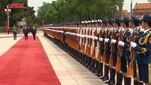 Putin a Pechino accolto da Xi Jinping: la calorosa stretta di mano in Piazza Tienanmen
