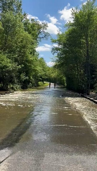 Le vélo aquatique sur les route de l'Indre. A vélo tout est beau même sur l'eau.