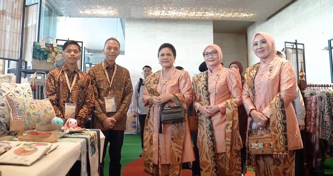 Ibu Iriana Widodo dan Anggota OASE KIM Hadiri Peringatan HUT KE-44 Dekranas