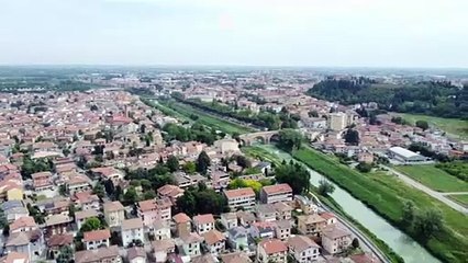 Il video dei racconti e delle testimonianze di chi ha vissuto l'alluvione a Cesena: «Chiesti indietro i 3.000 euro d'aiuti»