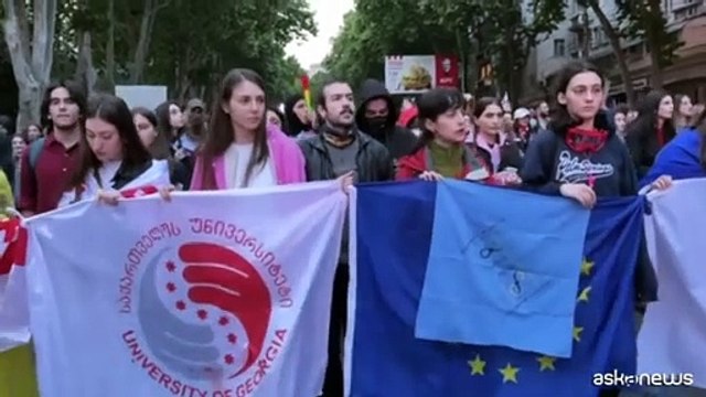 Georgia, in 30.000 sfilano contro la legge sulle influenze straniere