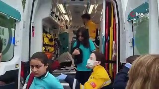 Sınıfta biber gazı şoku: 25 öğrenci hastaneye kaldırıldı