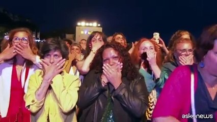 Cannes, applausi e commozione per "Moi aussi" proiettato in spiaggia