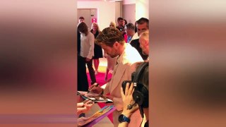 Festival di Cannes 2024 - Anya Taylor-Joy e Chris Hemsworth firmano autografi