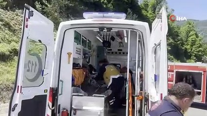 Kastamonu’da meşrubat yüklü kamyon tarlaya devrildi