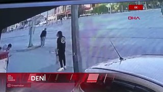 Denizli'de sürücü servis bekleyen 3 kişiye çarptı