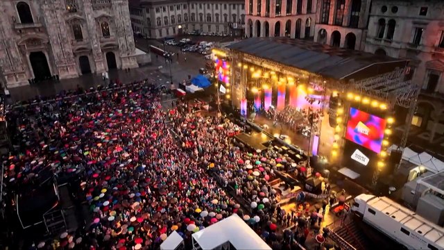 Le esibizioni dei cantanti a Radio Italia live in piazza Duomo, a Milano