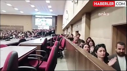 Kobani Davası'nda karar açıklanırken avukatlar masaları yumruklayıp slogan attı