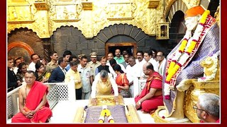 आंध्र प्रदेशचे माजी मुख्यमंत्री चंद्राबाबु नायडु -शिर्डीत साईबाबा चरणी नतमस्तक