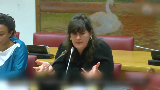 “On ne peut pas mettre des gens dans des hôtels en attendant qu’elles mettent bas , pour Anna Roy