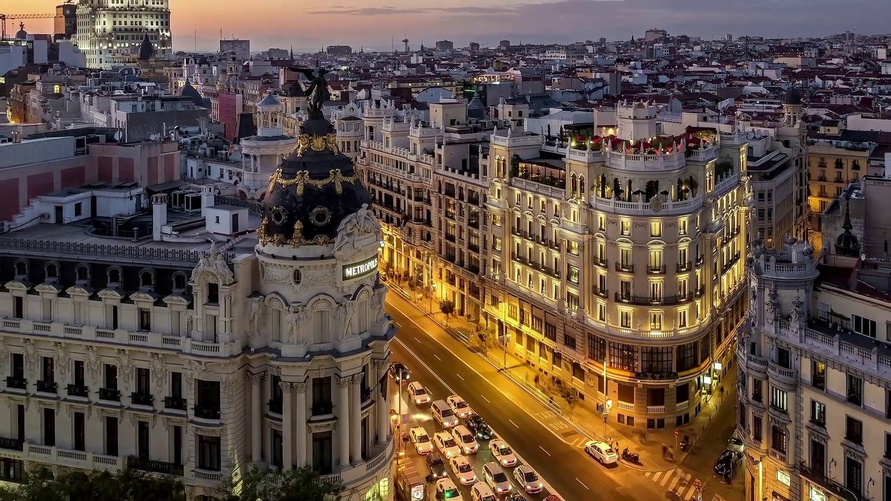 Madrid: Sunny Skies, Artistic Delights & Royal Encounters! ☀️