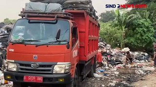 Sampah Mengunung Setinggi 5 Meter dan Timbulkan Bau dalam Lahan Kosong di Jakbar