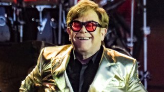 Elton John odia verse en fotos