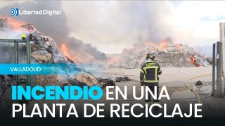 Fuerte incendio en una planta de reciclaje en Aldeamayor