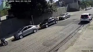 Vídeo: Homem tenta impedir assalto e leva tiro na cabeça