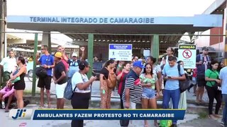 Ambulantes fazem protesto no TI Camaragibe