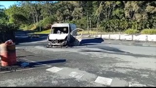 Strade devastate in Nuova Caledonia dopo gli scontri anti-Parigi