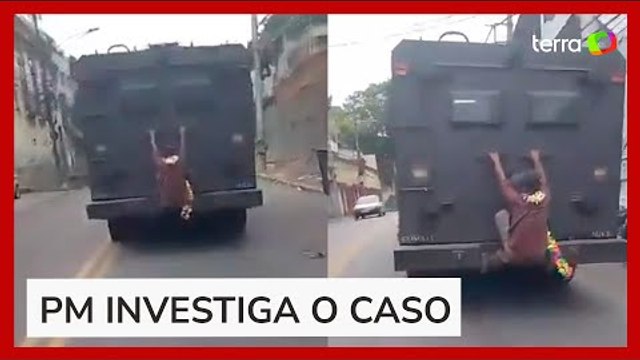 Homem é flagrado 'pegando carona' em caveirão da polícia no RJ