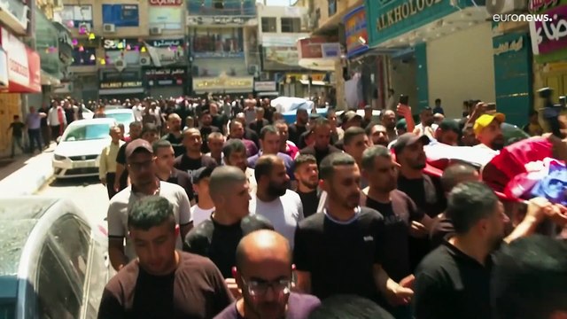 شاهد: أهالي طولكرم يشيعون جثامين 3 شبان قُتلوا بنيران الجيش الإسرائيلي