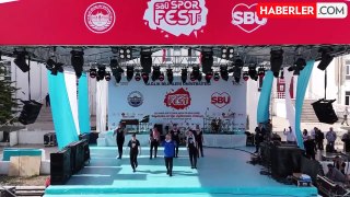 Gençlik ve Spor Bakanı Osman Aşkın Bak, sahnede 