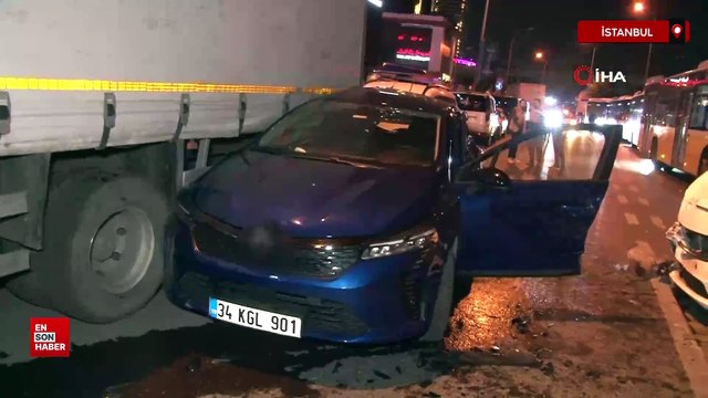 Küçükçekmece’de 3 araçlı zincirleme trafik kazası