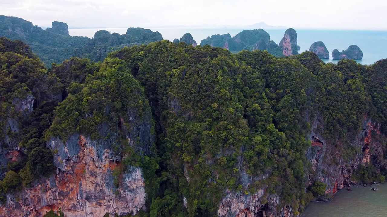 Epic Drone Footage: Stunning Aerial Views of Nature, Cities, and Landmarks
