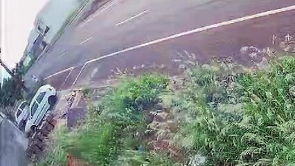 Vídeo mostra momento em que carro é furtado por ladrões no Florais