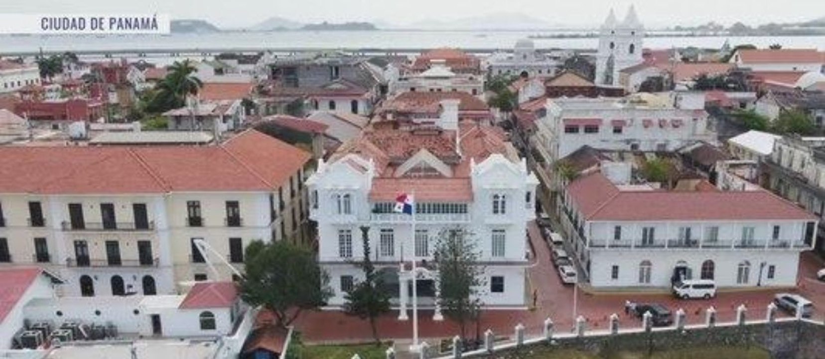 Mulino presenta parte de su equipo de trabajo, las reacciones no se hacen esperar