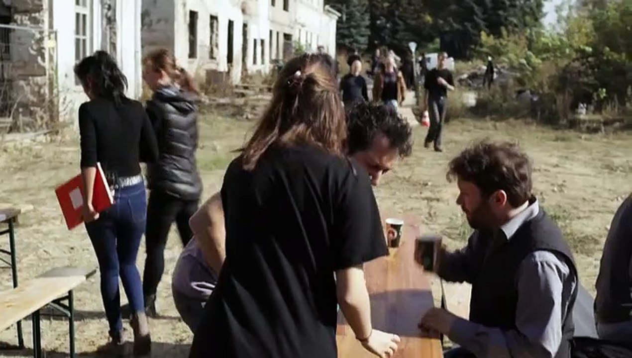 Jerks S02E04-Fuß