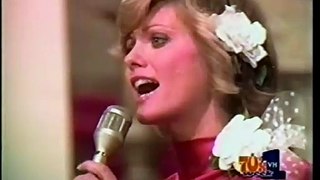 OLIVIA NEWTON-JOHN - It's so Easy (Chicago's Rockin' New Year's Eve 1975)