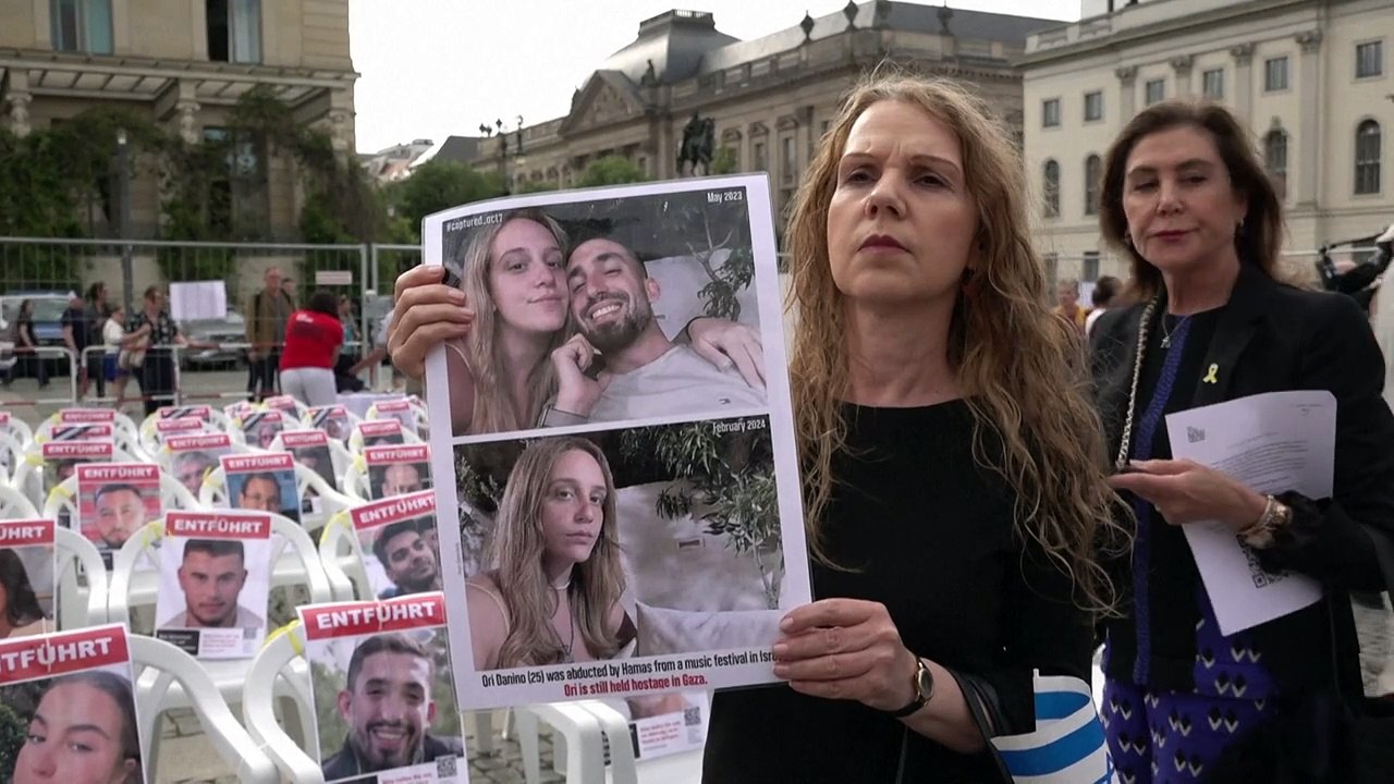 Für die Freilassung der Hamas-Geiseln: Ein Tunnel auf dem Berliner Bebelplatz