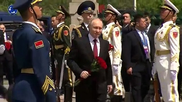 بوتين يزور نصب الشهداء السوفيات خلال زيارته للصين