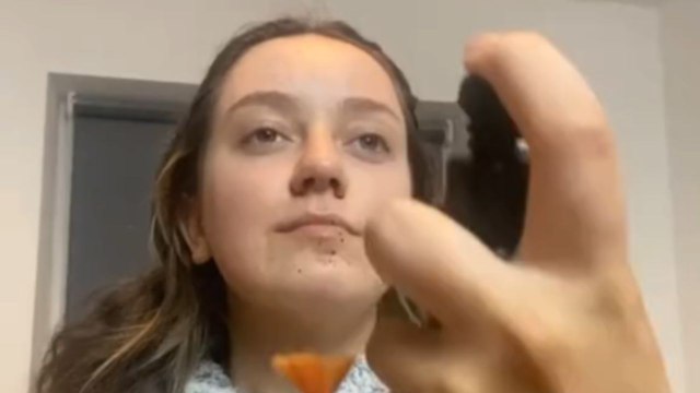 Girl's attempt to get fake freckles is a mist of disappointment