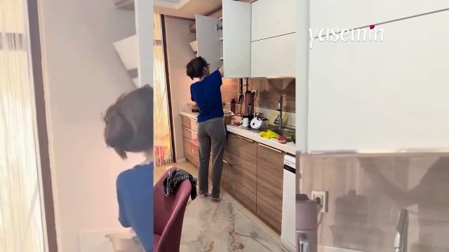 Sosyal medyayı ikiye bölen anlar! İşten eve gelen anne kızının...