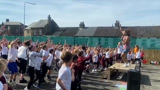 Joe Wicks leads pupils in Dover for workout