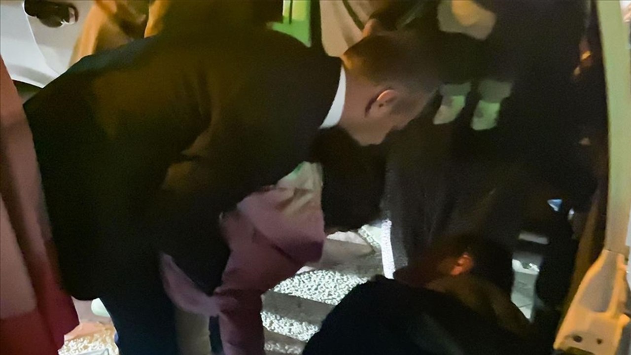 AKP'li Elazığ Milletvekili Keleş, boğazına şeker kaçan çocuğu Heimlich manevrasıyla kurtardı