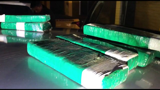 Peugeot forrado de maconha em fundos falsos é apreendido na rodovia PR-586